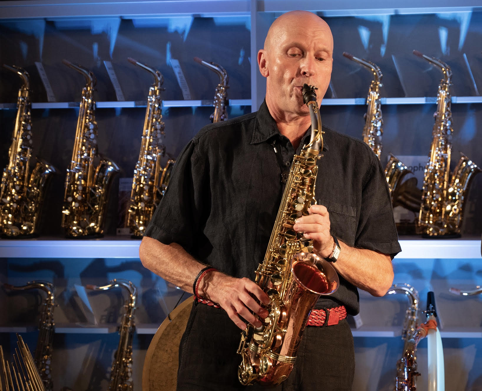 BLAUES FLÜSTERN  Joachim Gies – Saxophon, exotische Instrumente